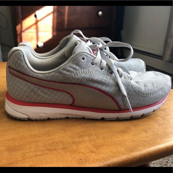 Puma Shoes - PUMA women’s 7